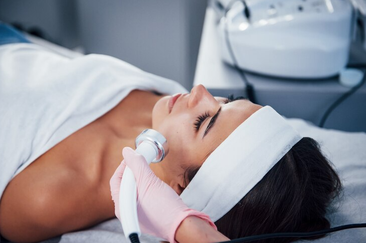 Radiofrequency vs. Microneedling Radiofrequency: What’s the Difference and Which One Is Better?