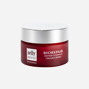 Moisturizer for sensitive and reactive mature skin. Anti-pollution face cream with antioxidants